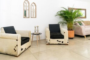 المنشأة من الداخل