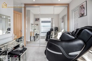 Spa - Luxurious 4 Bed Villa, Romford/Essex (Romford)