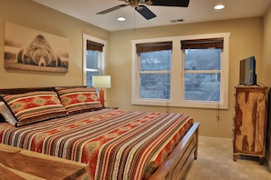 3 bedrooms, bed sheets - Walk to Train! Pet-Friendly Townhome! (Bryson City)