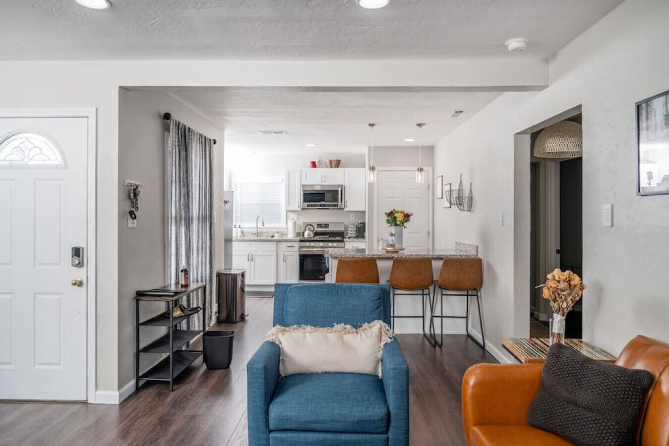 The Concord Cozy · Remodeled Home w/ King Bed, Bunk Bed, & Yard Games