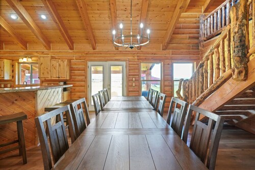 Splendor Valley Farms · Huge Log Cabin w/ King Bed, Bunk Beds, & Game Room