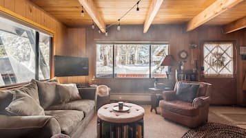 Televisie en een open haard