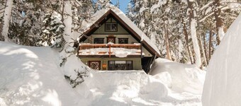 Hodge Podge Lodge · Quaint Cabin in Serene Lakes - Close to Skiing!