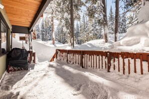 Property grounds - Hodge Podge Lodge · Quaint Cabin in Serene Lakes - Close to Skiing! (Soda Springs)