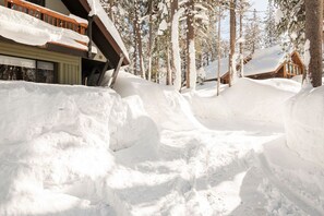 Property grounds - Hodge Podge Lodge · Quaint Cabin in Serene Lakes - Close to Skiing! (Soda Springs)