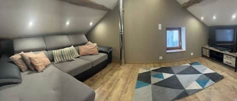 TV, fireplace, stereo