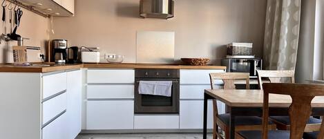 Fridge, microwave, oven, dishwasher