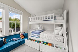2 bedrooms, desk, iron/ironing board, free WiFi