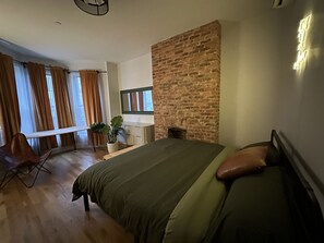 3 bedrooms, bed sheets