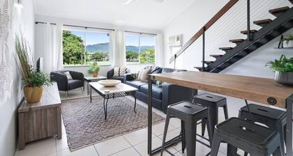 Leumeah - Charming City Retreat with Sunset Views & Pool Near Esplanade