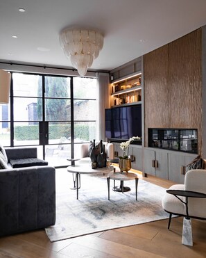 تلفزيون ذكي، مدفأة، كُتُب