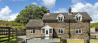 3 bedroom accommodation in Llanerfyl, near Welshpool