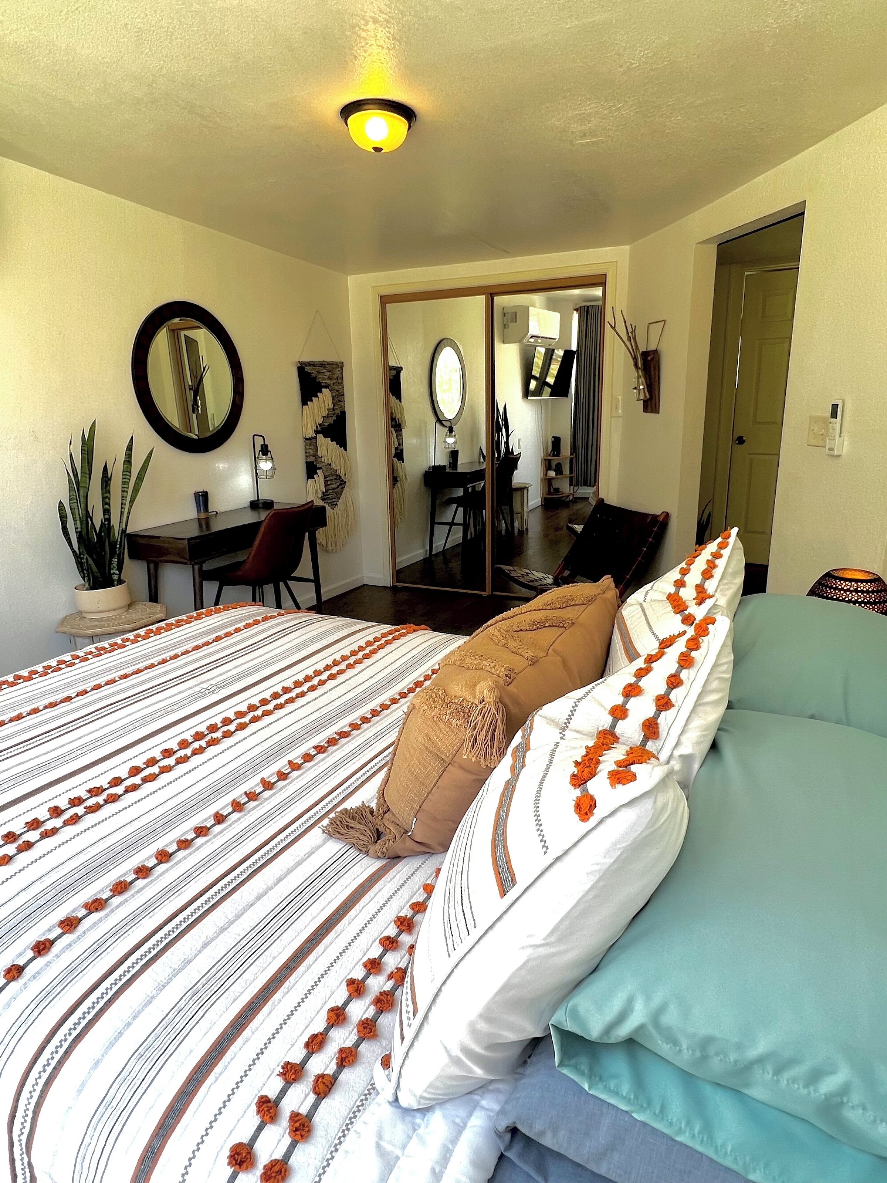 1 slaapkamer, een strijkplank/strijkijzer, gratis wifi, beddengoed