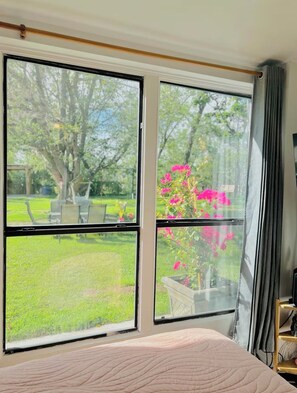 1 slaapkamer, een strijkplank/strijkijzer, gratis wifi, beddengoed