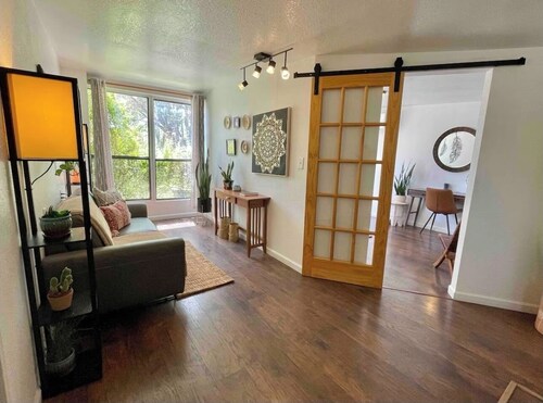 Cottage Casita on an Orchard. No parties nor gatherings.