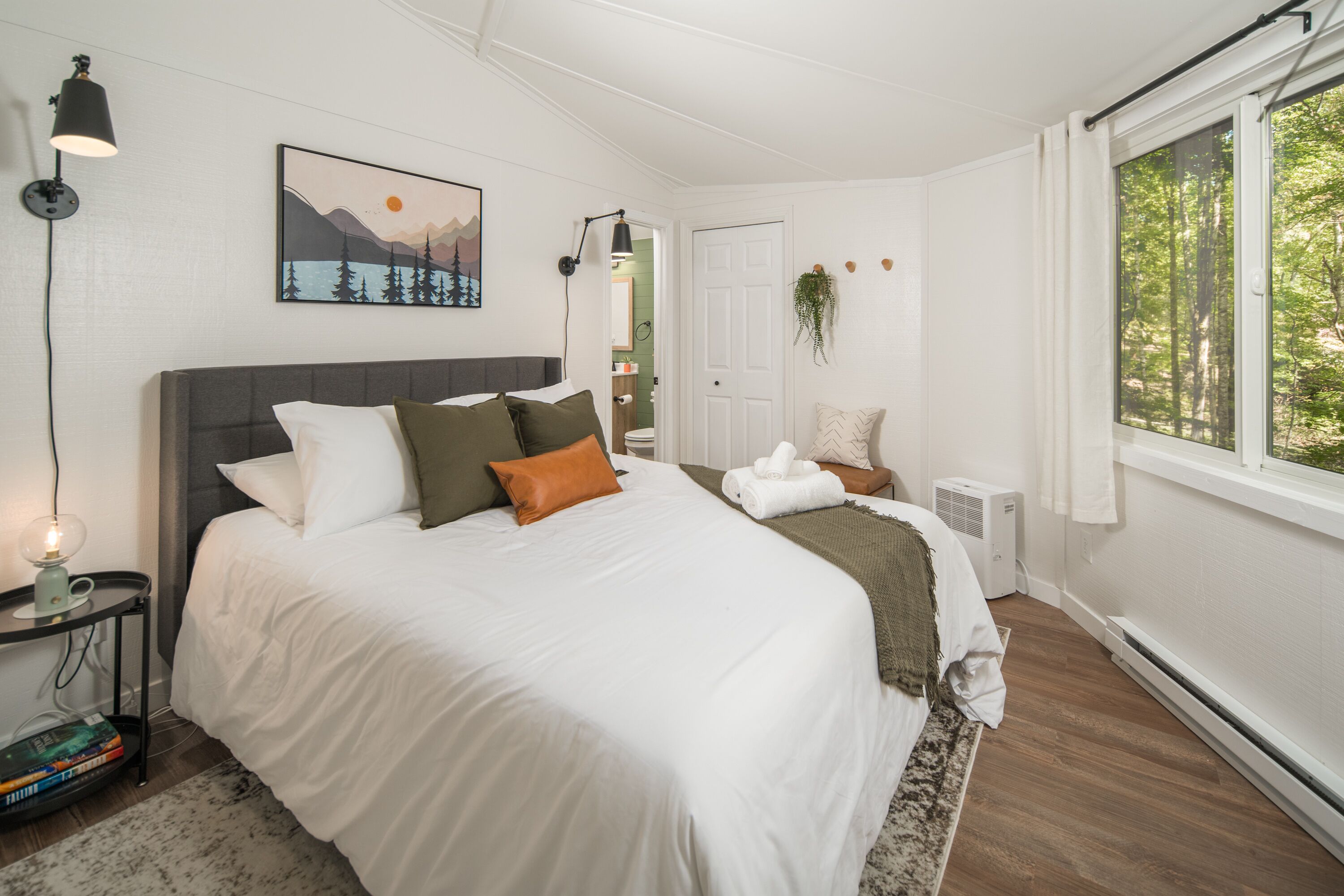 2 slaapkamers, een strijkplank/strijkijzer, gratis wifi, beddengoed