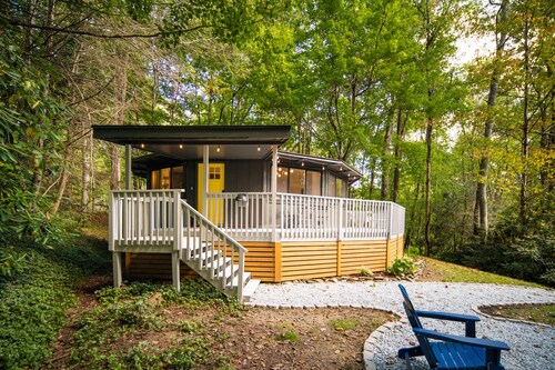 Round cabin with firepit near Boone/Blowing Rock/Ski Slopes/Wineries/App State