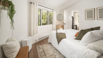 2 bedrooms, iron/ironing board, free WiFi, bed sheets