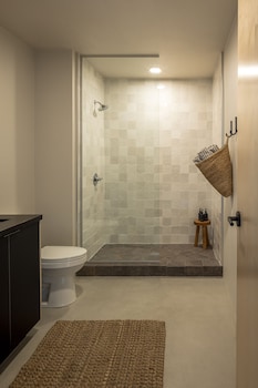 Shower, free toiletries, hair dryer, bathrobes at Drift Palm Springs, a Member of Design Hotels