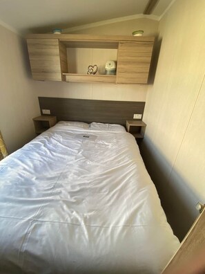 3 habitaciones y tabla de planchar con plancha 