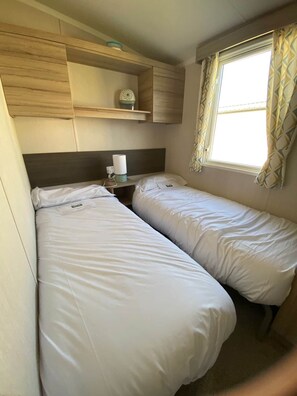 3 chambres, fer et planche à repasser