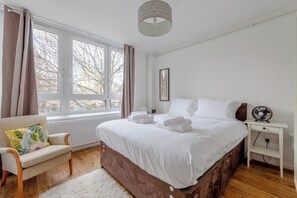 Room - Bright 1BD Flat with Private Balcony, Old Street (London)