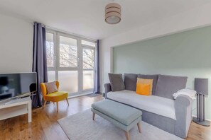 Televisión y oficina 