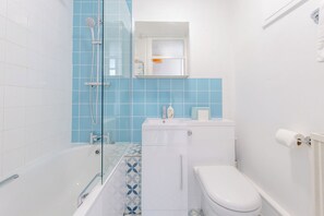 Bathroom - Bright 1BD Flat with Private Balcony, Old Street (London)