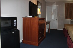 42-inch Smart TV with cable channels, TV - Interstate Motel (Rensselaer)