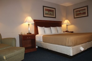 Standard Room, 1 King Bed | Desk, laptop workspace, soundproofing, free WiFi - Interstate Motel (Rensselaer)