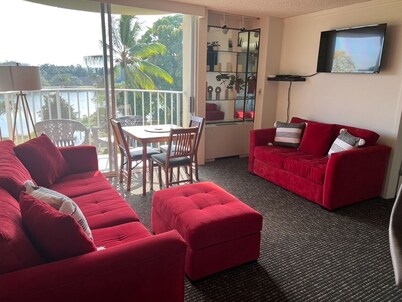 Hilo's Finest 2 bd Condo - Pool, A/C, Views!