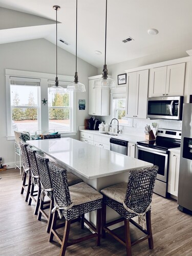 Luxury Oceanside Corolla Condo, Pool, No Stairs