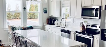 Luxury Oceanside Corolla Condo, Pool, No Stairs