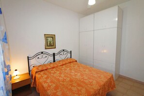 6 bedrooms, iron/ironing board - Myrtle House 1316 (Torre Pali)