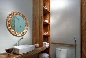 Chambre Double Classique | Salle de bain | Serviettes fournies, savon, papier toilette