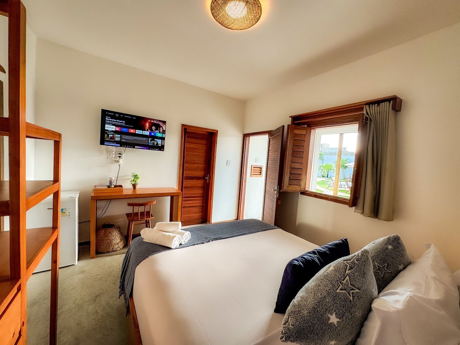 Desk, laptop workspace, free WiFi