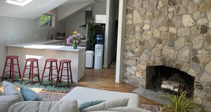 Bright Modern Secluded Vermont Home: Trout Pond + Trails, 5 Mins to Williamstown
