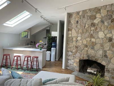 Bright Modern Secluded Vermont Home: Trout Pond + Trails, 5 Mins to Williamstown