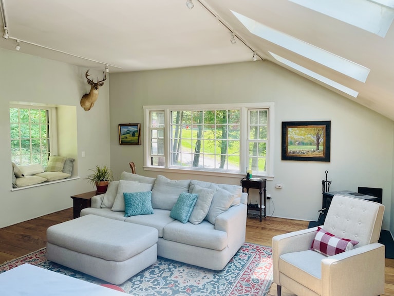 Bright Modern Secluded Vermont Home: Fish Pond + Trails, 5 Mins To Williamstown - Bennington, VT