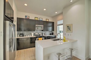 Refrigerador, microondas, parrilla de estufa y lavavajillas 