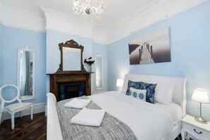 6 bedrooms, desk, iron/ironing board, travel cot