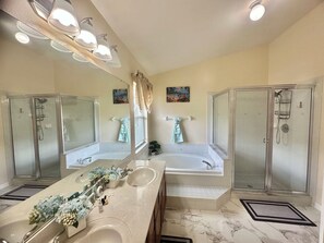 Shower, hair dryer, towels, toilet paper - Retreat Home W/ Heated Pool, 10 Min to The Beach (Melbourne)