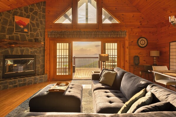 Smart TV, fireplace, books, stereo