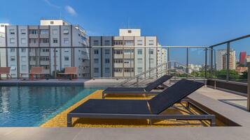 Hồ bơi ngoài trời