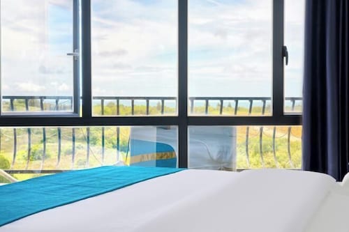 Yuehai Holiday Hotel