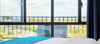 Yuehai Holiday Hotel