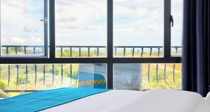 Yuehai Holiday Hotel