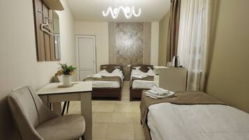 Bureau, rideaux occultants, fer et planche à repasser, Wi-Fi gratuit