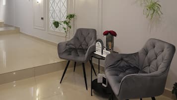 En 40-tommers Flatskjerm-TV med digitale kanaler samt TV