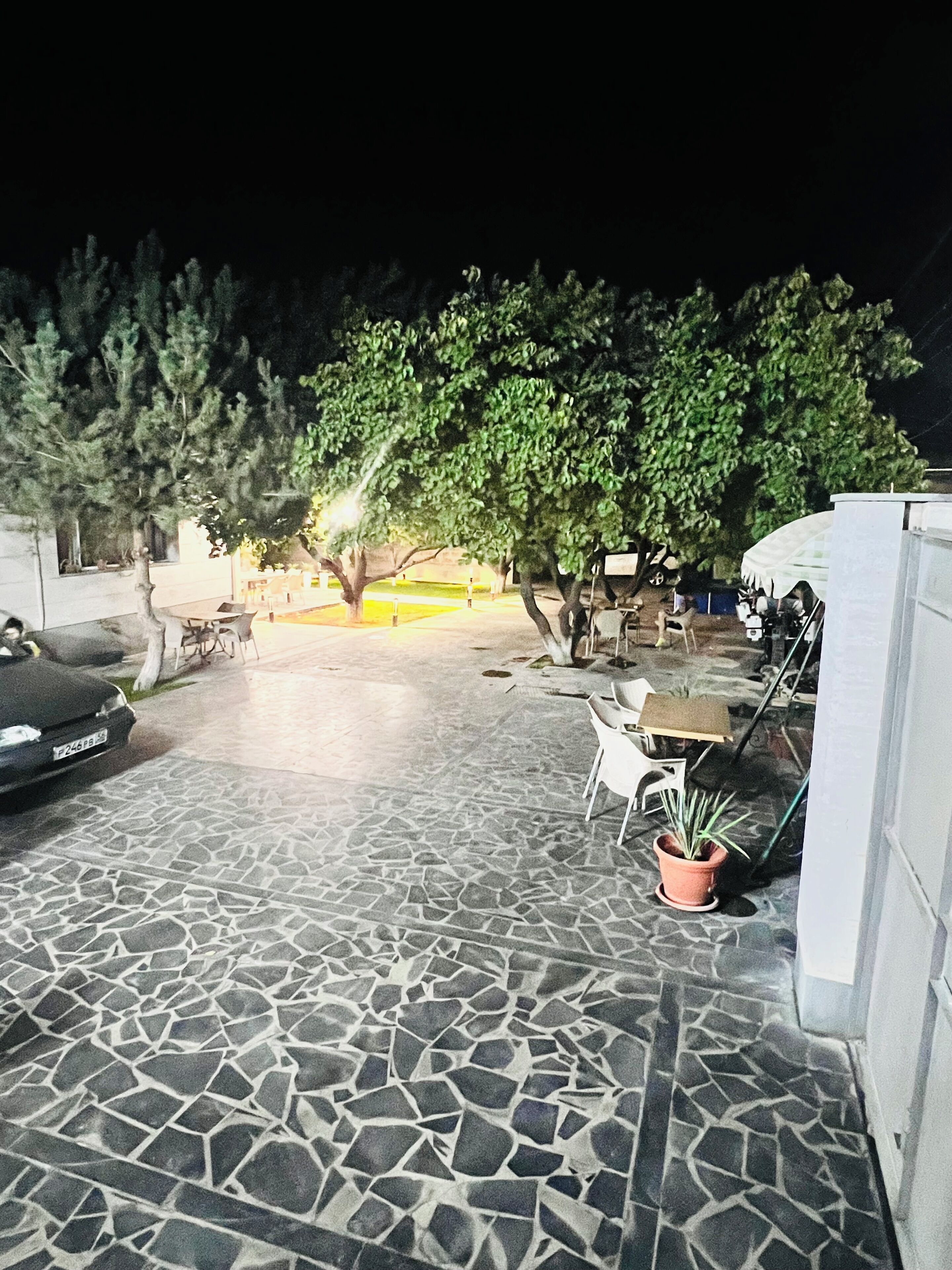 40-inch flat-screen tv with digital channels, tv